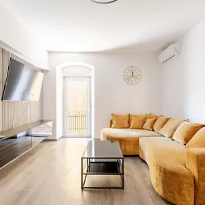 Gaby In Center Of Apartman Split